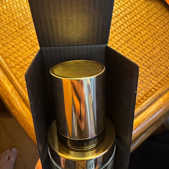 RE-NUTRIV
ULTIMATE DIAMOND TRANSFORMATIVE BRILLIANCE SERUM - Picture 3 of 3